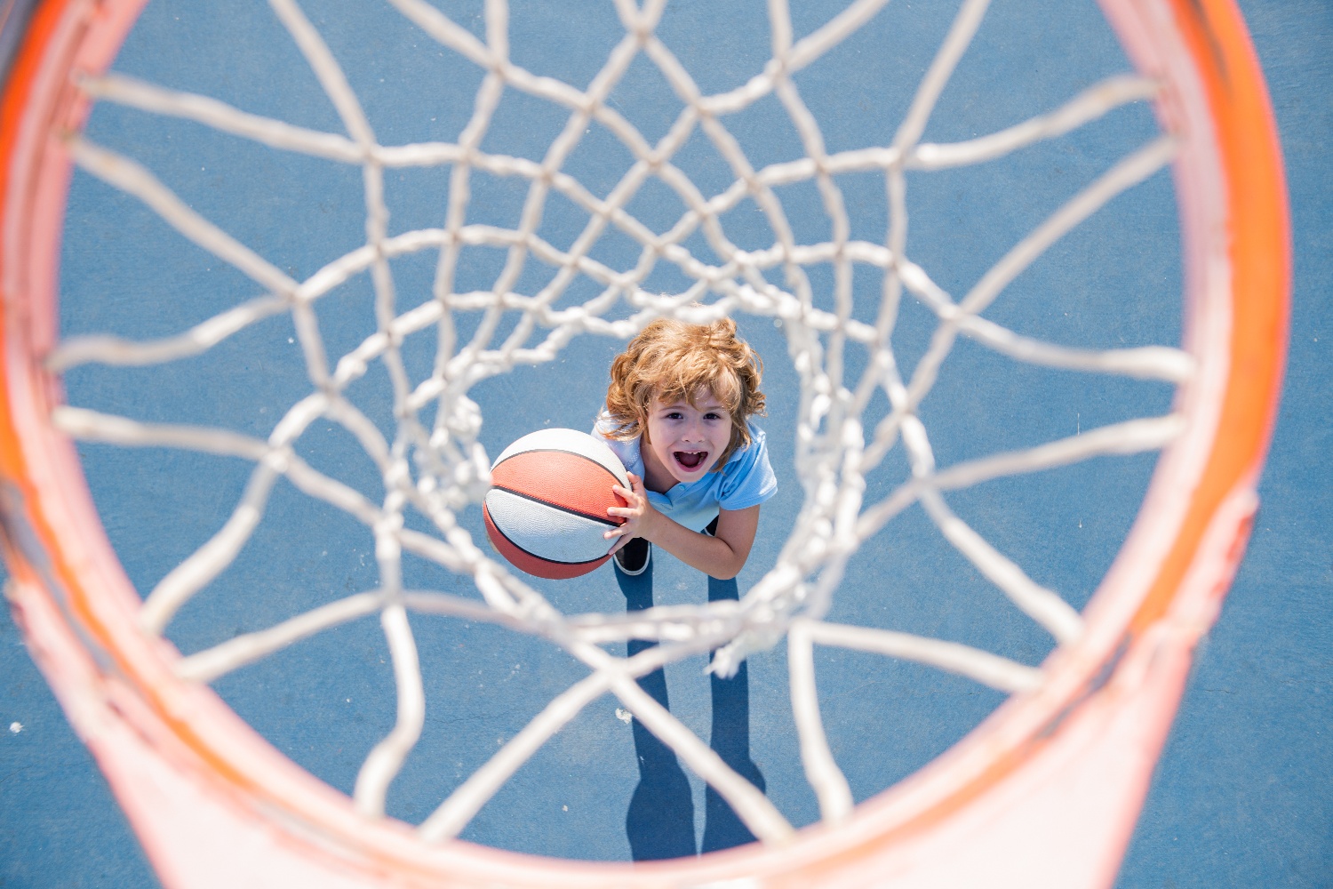 kids playing basketball 101 afterschool activities blog-2